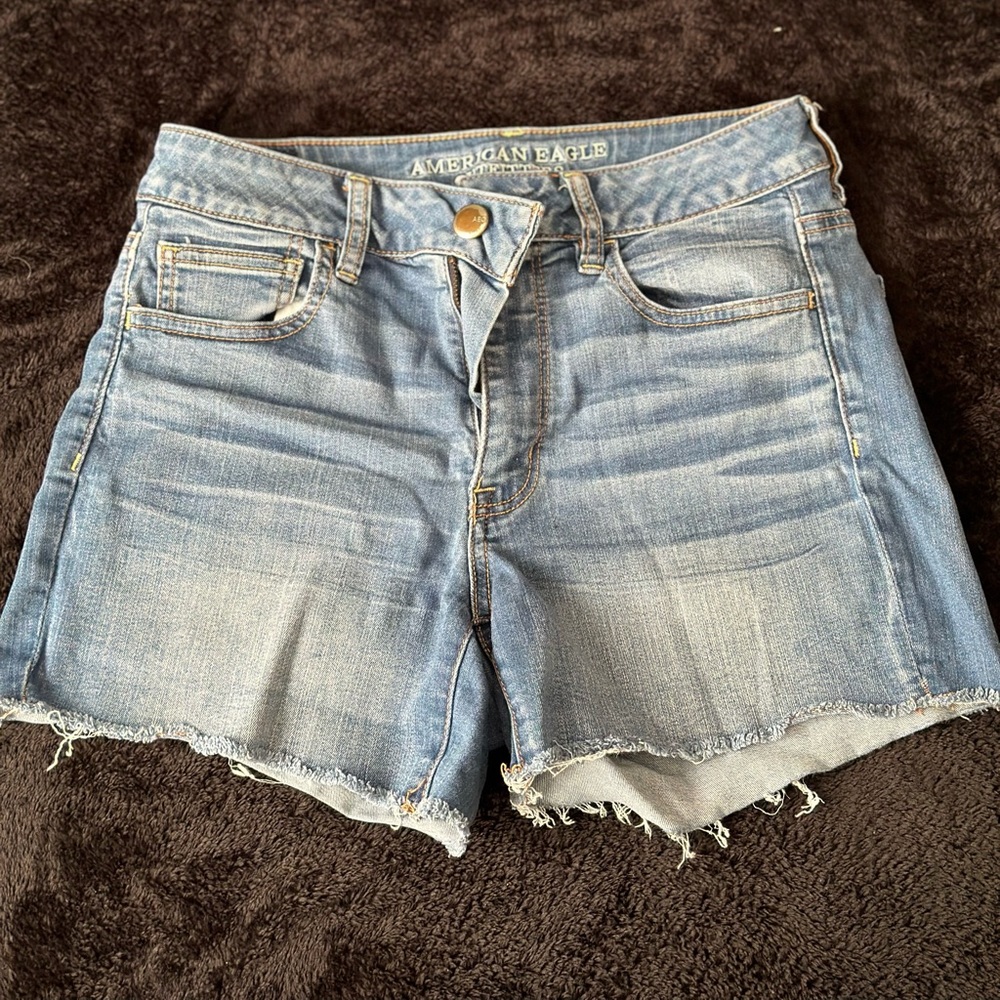american eagle medium wash denim shorts